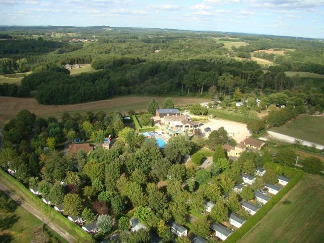 Camping Le Pigeonnier Saint-Crepin-et-Carlucet Exterior photo
