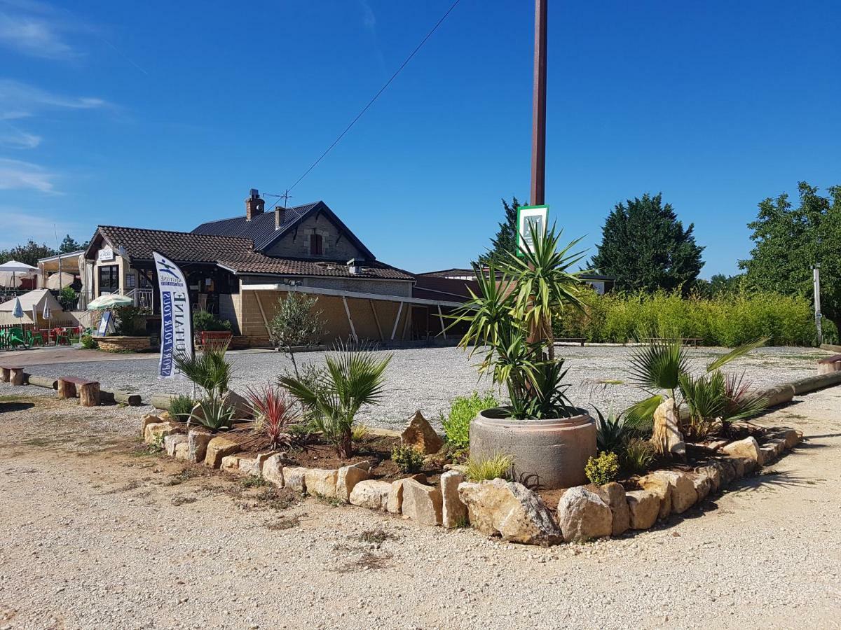 Camping Le Pigeonnier Saint-Crepin-et-Carlucet Exterior photo